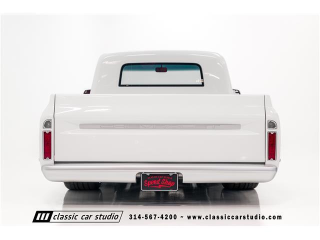 Chevrolet-C-10-Pickup-1967-White-Red-2643-32