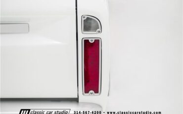 Chevrolet-C-10-Pickup-1967-White-Red-2643-33