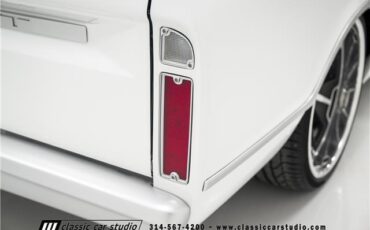 Chevrolet-C-10-Pickup-1967-White-Red-2643-37