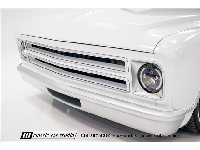 Chevrolet-C-10-Pickup-1967-White-Red-2643-9