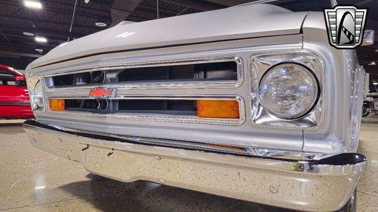 Chevrolet-C-10-Pickup-1968-Silver-Black-1049-10