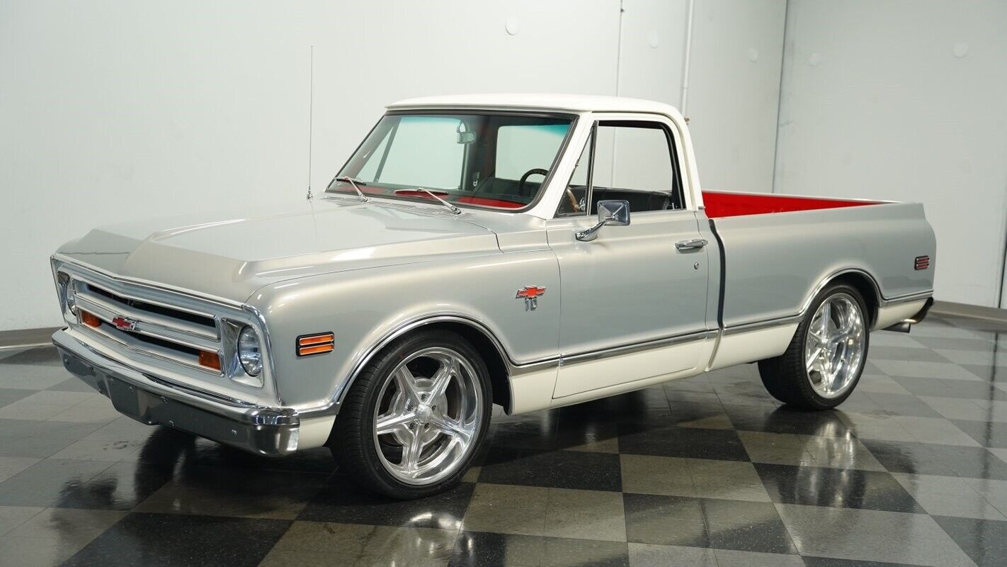 Chevrolet-C-10-Pickup-1968-Silver-Black-5084-5