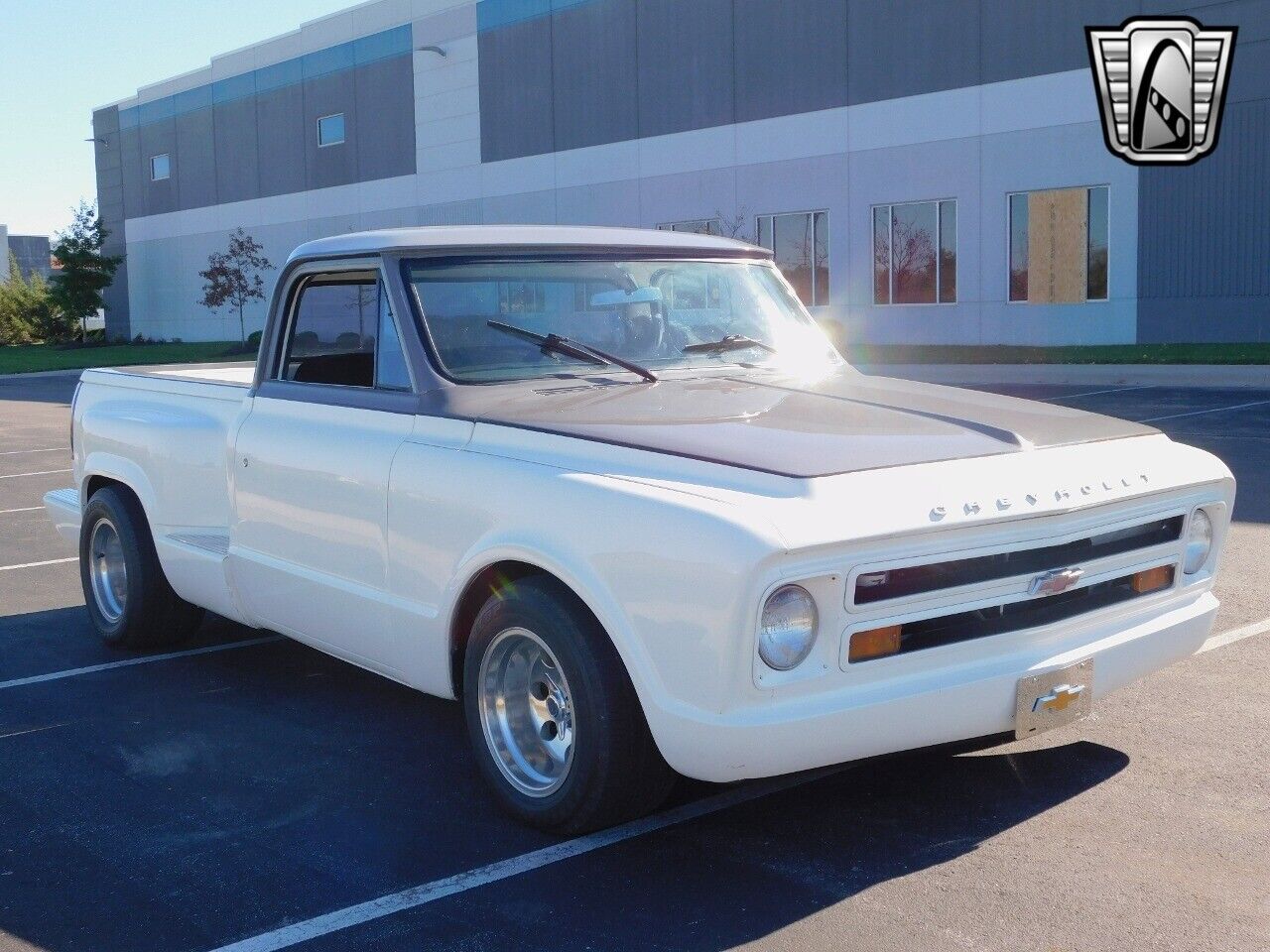 Chevrolet-C-10-Pickup-1968-White-Black-147377-7