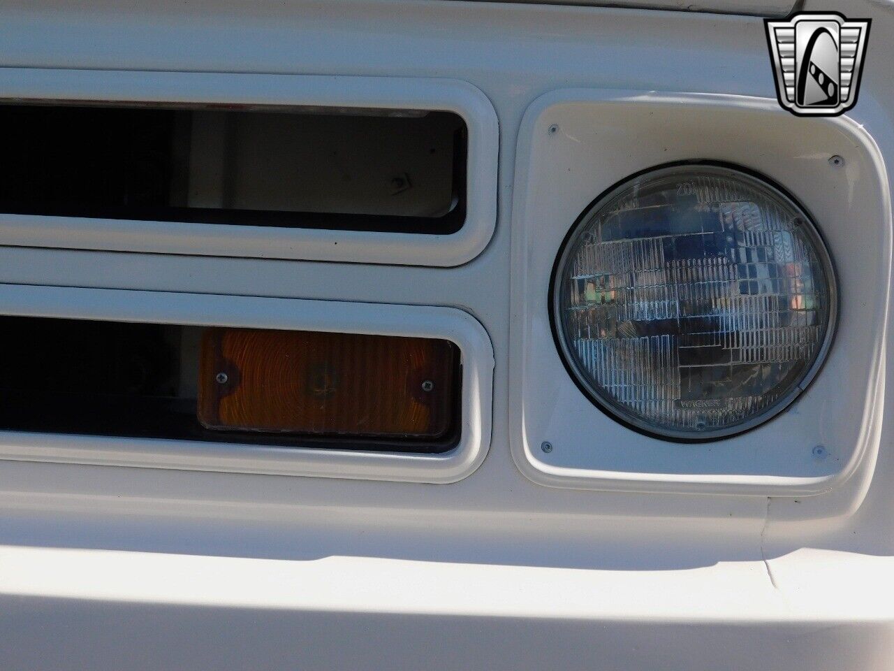 Chevrolet-C-10-Pickup-1968-White-Black-147377-9