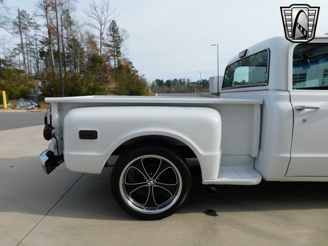 Chevrolet-C-10-Pickup-1968-White-Black-35803-11