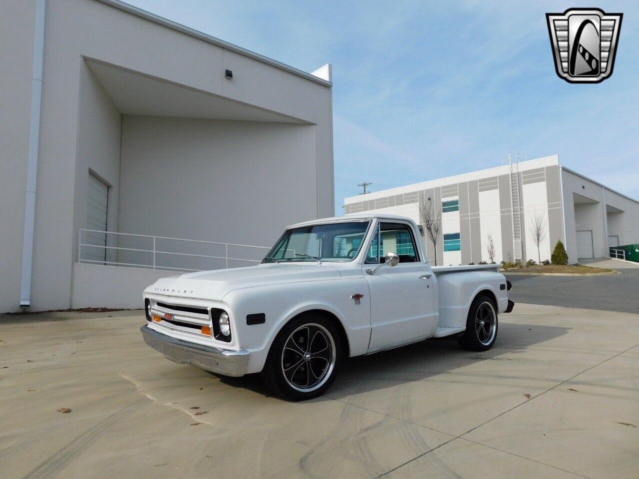 Chevrolet-C-10-Pickup-1968-White-Black-35803-2