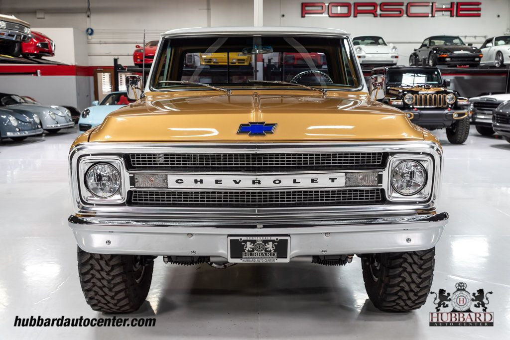 Chevrolet-C-10-Pickup-1970-Gold-and-White-Black-373-2