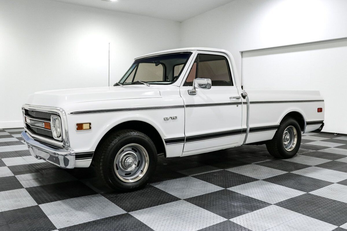 Chevrolet-C-10-Pickup-1970-White-Black-74468-3