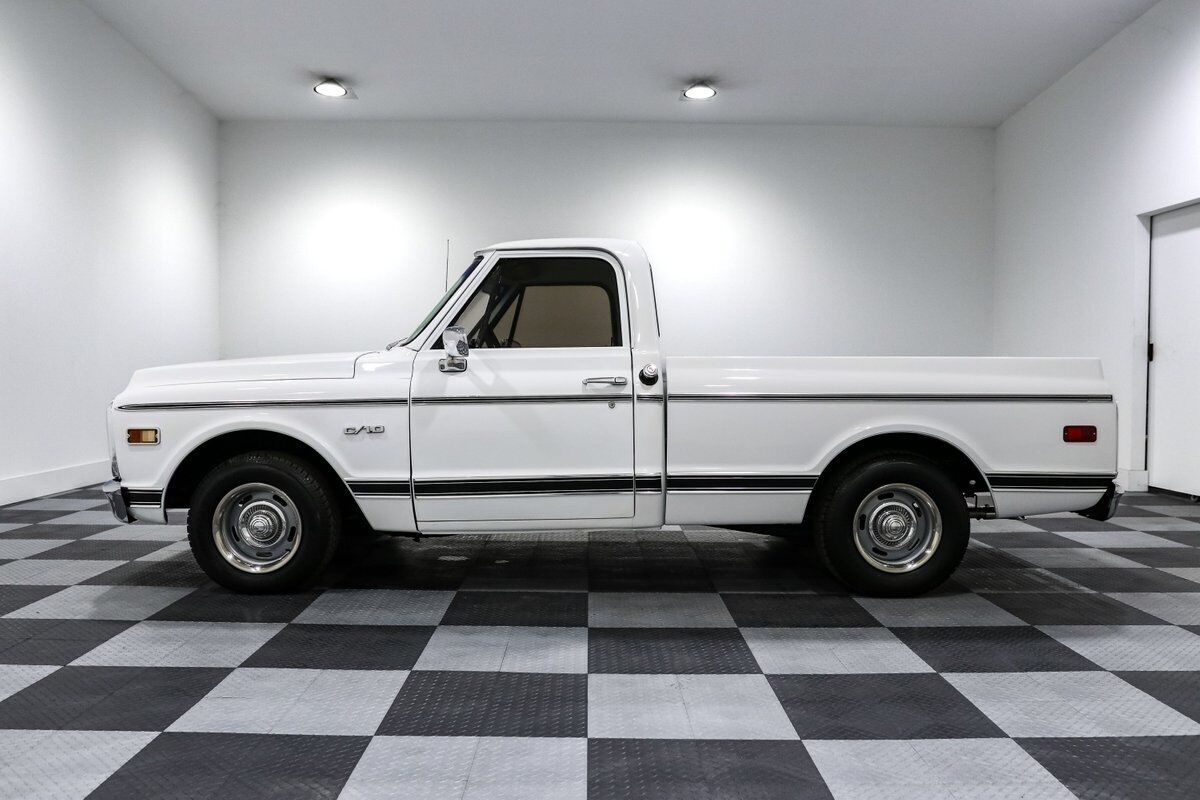 Chevrolet-C-10-Pickup-1970-White-Black-74468-4