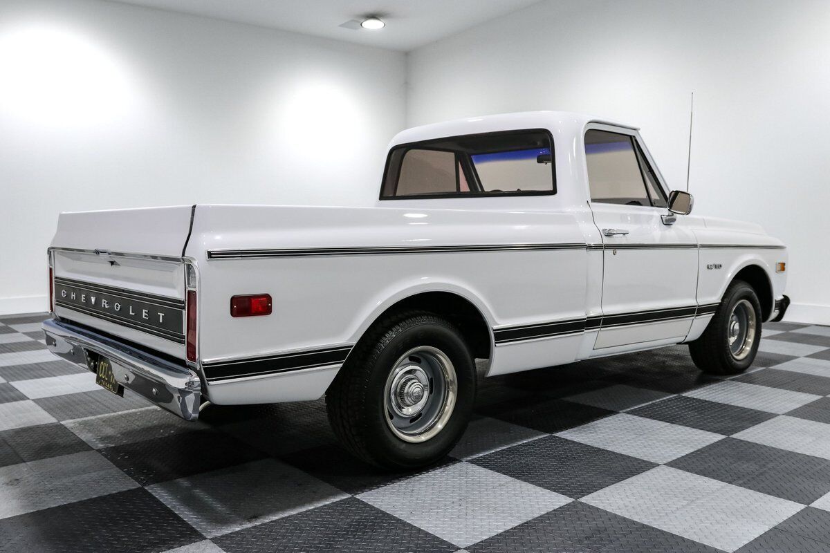 Chevrolet-C-10-Pickup-1970-White-Black-74468-7