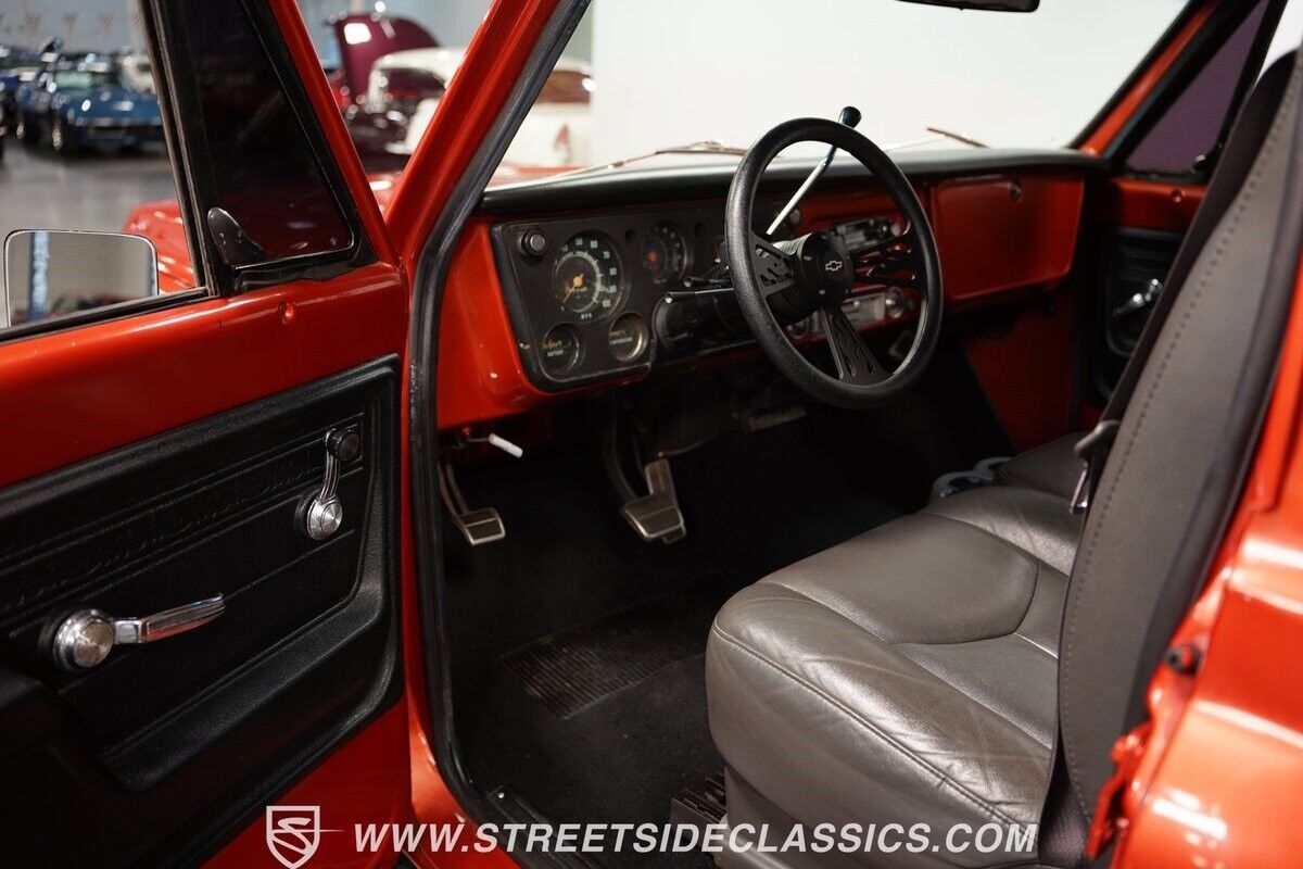 Chevrolet-C-10-Pickup-1972-Orange-Black-36658-4