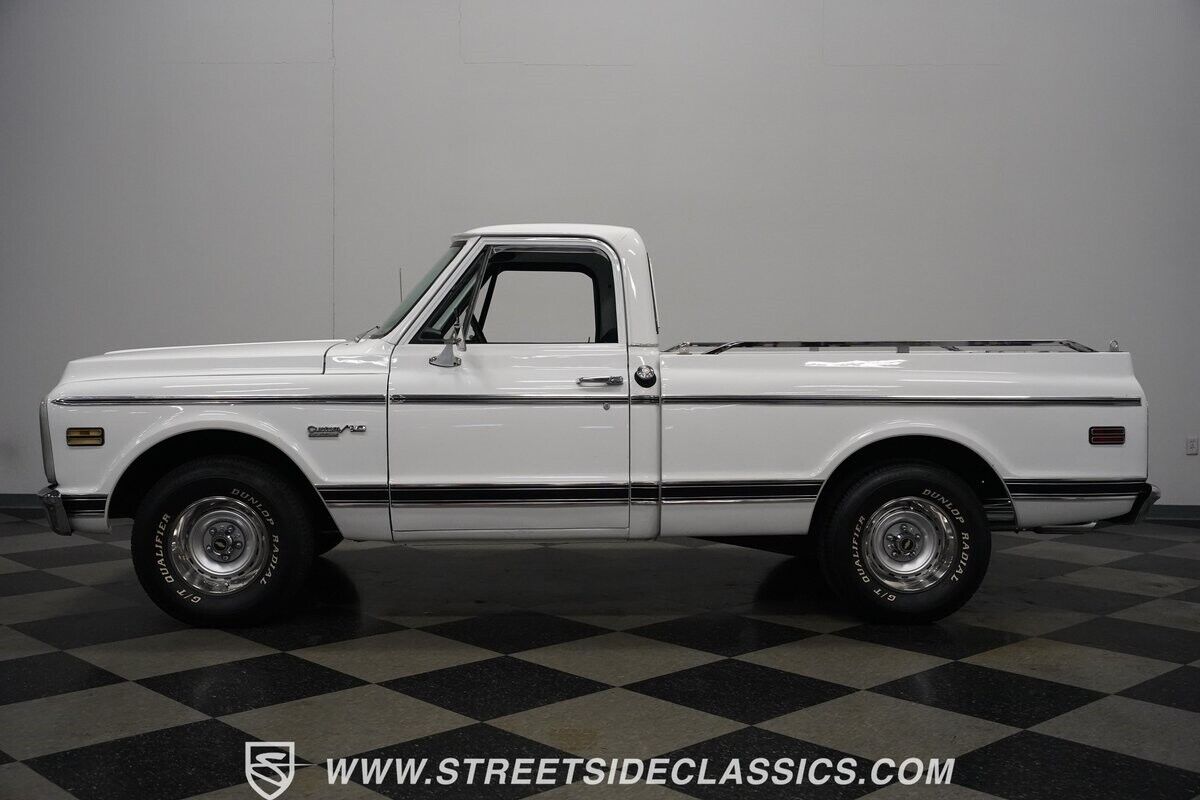 Chevrolet-C-10-Pickup-1972-White-Black-67020-2