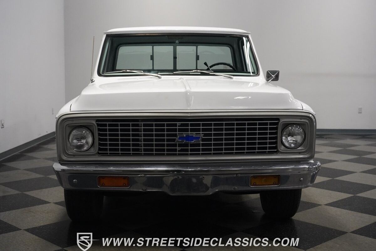 Chevrolet-C-10-Pickup-1972-White-Black-67020-5