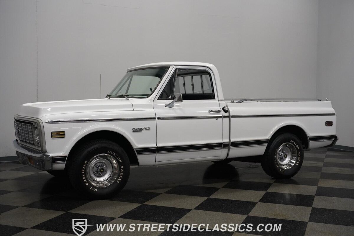 Chevrolet-C-10-Pickup-1972-White-Black-67020-8