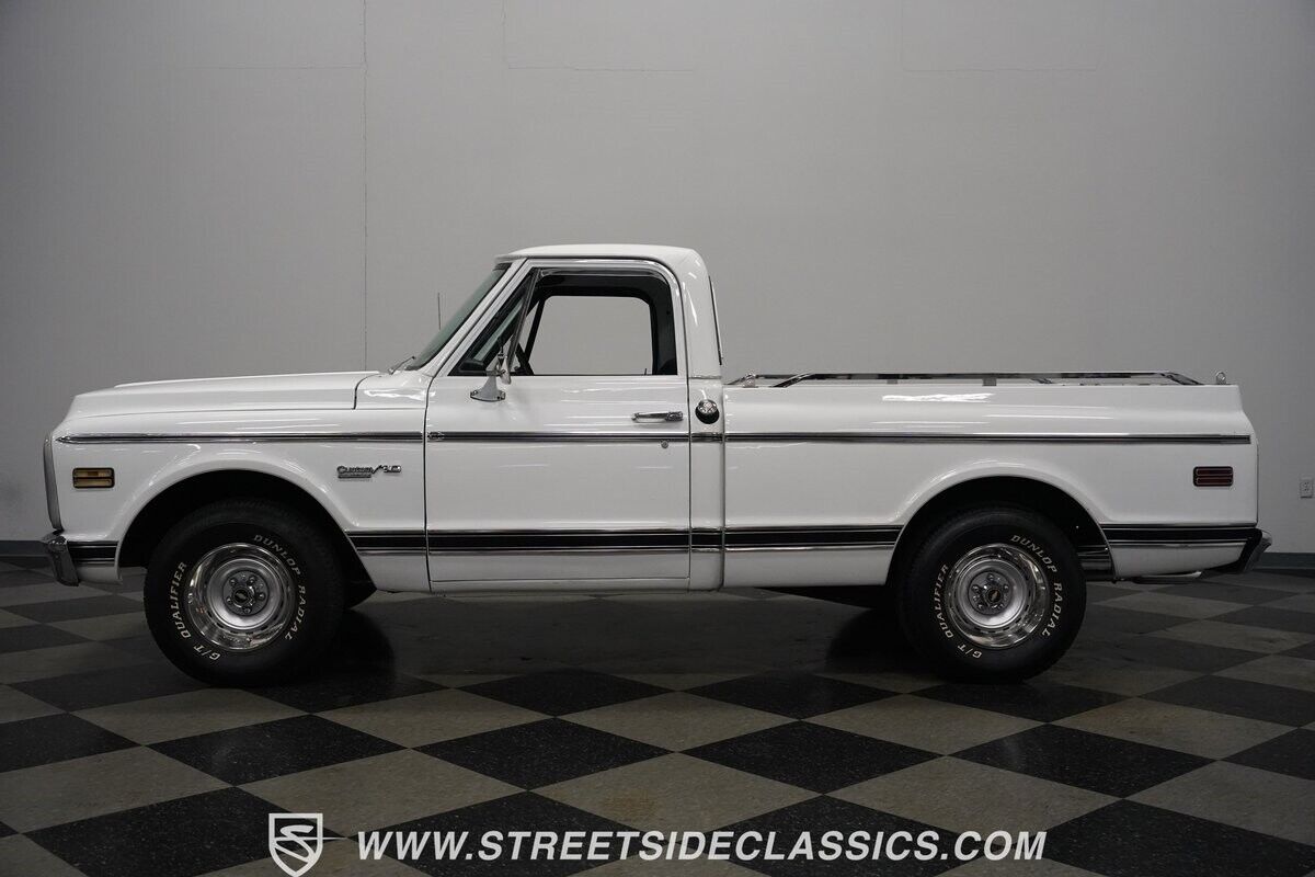 Chevrolet-C-10-Pickup-1972-White-Black-67020-9