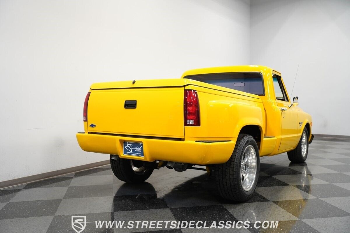 Chevrolet-C-10-Pickup-1972-Yellow-Black-6671-10