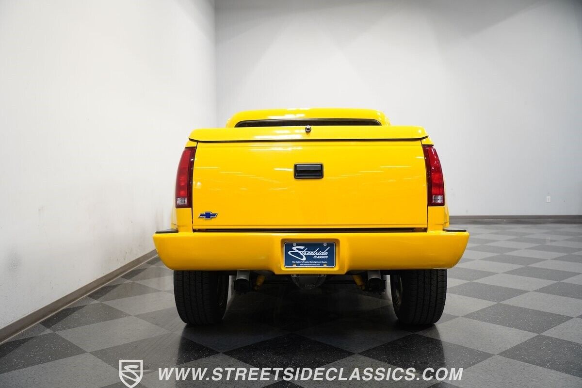 Chevrolet-C-10-Pickup-1972-Yellow-Black-6671-8