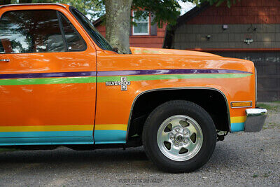 Chevrolet-C-10-Pickup-1981-Orange-Black-2-10