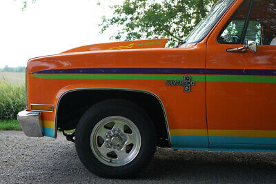 Chevrolet-C-10-Pickup-1981-Orange-Black-2-3