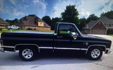 Chevrolet-C-10-Pickup-1982-Black-Red-3058-3