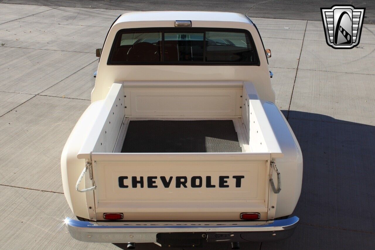 Chevrolet-C-10-Pickup-1983-White-Black-2943-11