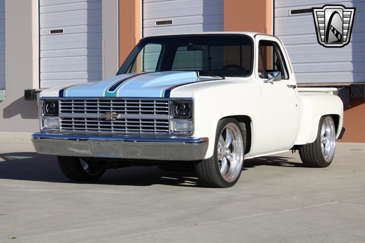 Chevrolet-C-10-Pickup-1983-White-Black-2943-3