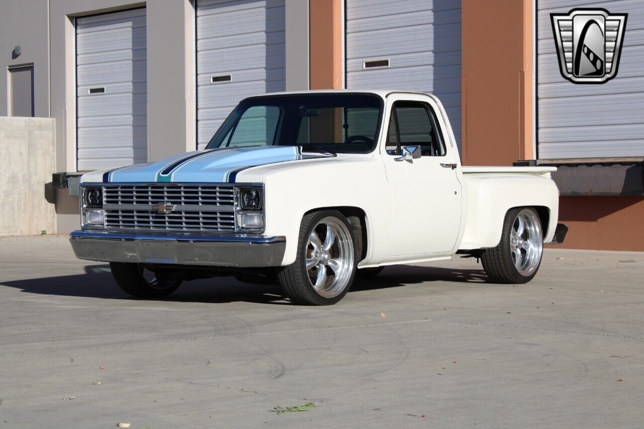 Chevrolet-C-10-Pickup-1983-White-Black-2943-4