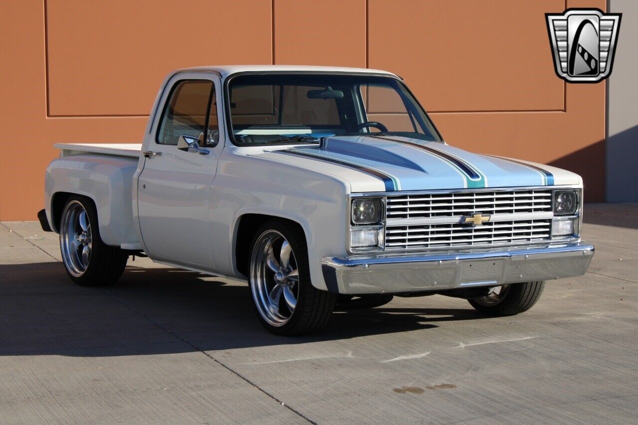 Chevrolet-C-10-Pickup-1983-White-Black-2943-5