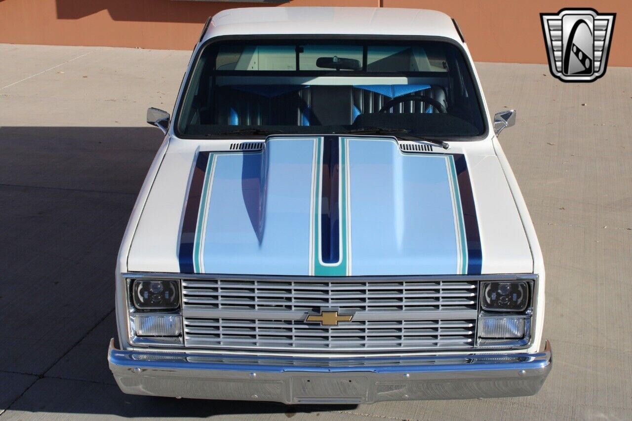 Chevrolet-C-10-Pickup-1983-White-Black-2943-7