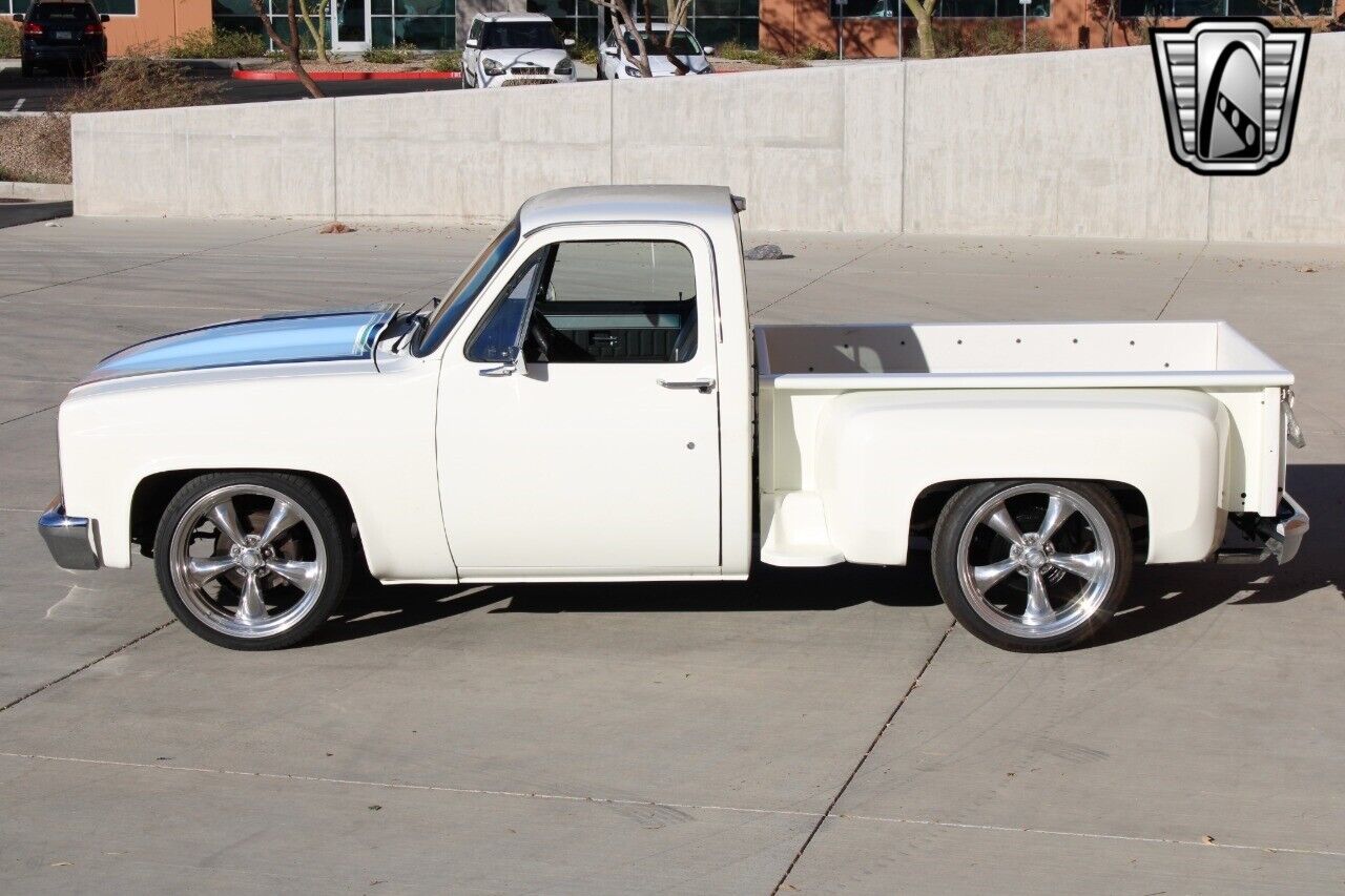 Chevrolet-C-10-Pickup-1983-White-Black-2943-9