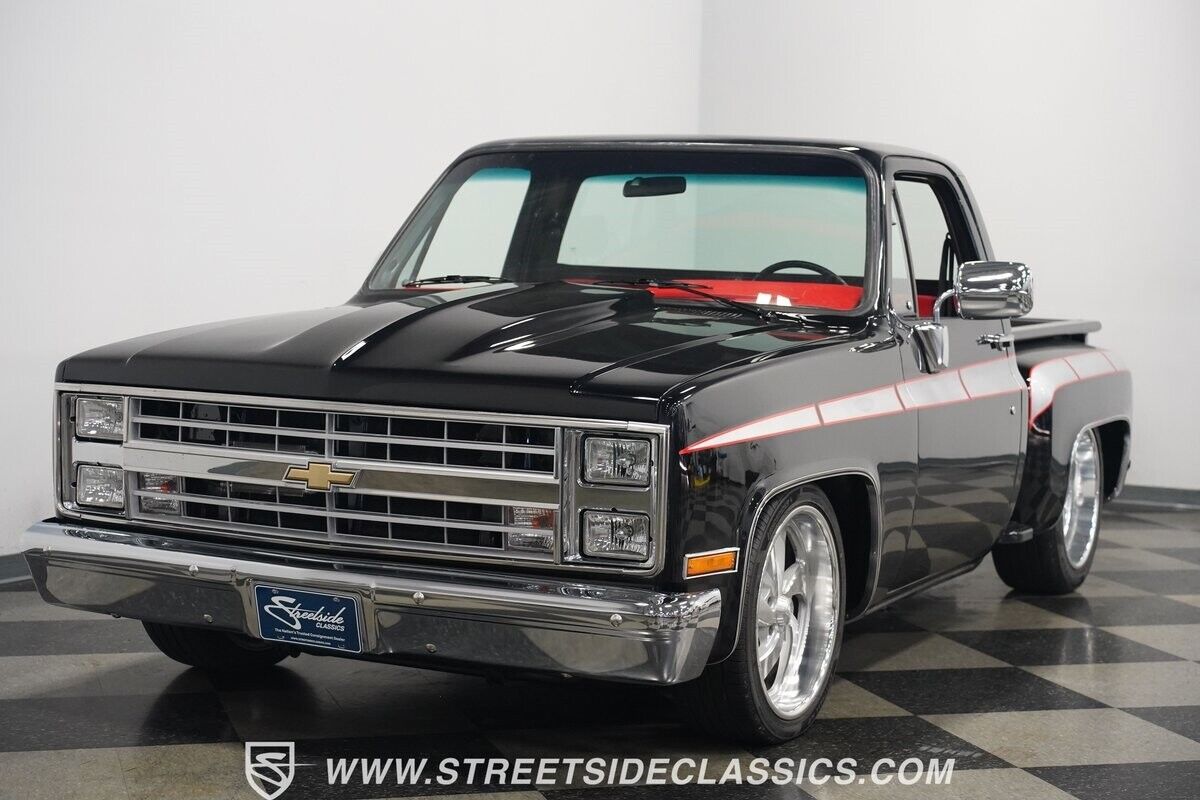 Chevrolet-C-10-Pickup-1986-Black-Red-85112-5