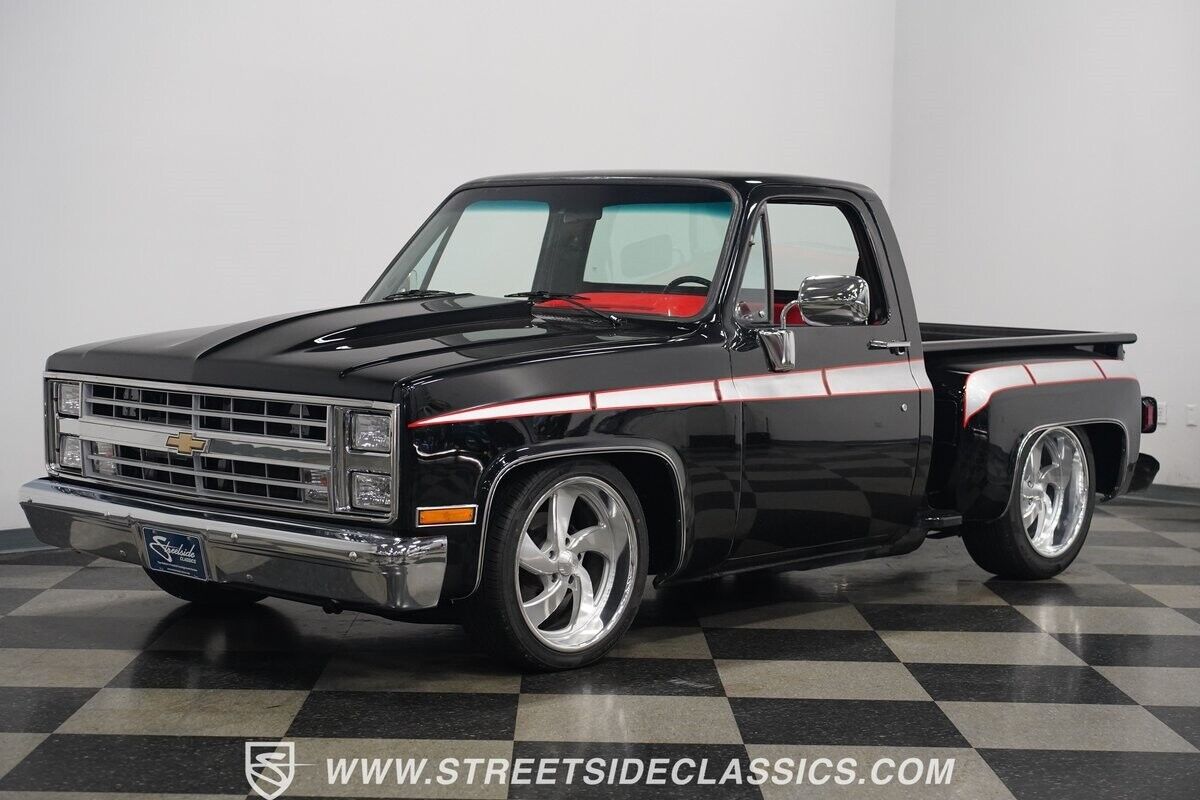 Chevrolet-C-10-Pickup-1986-Black-Red-85112-6