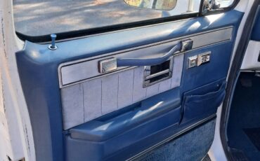 Chevrolet-C-10-Pickup-1986-White-Blue-Blue-74637-25