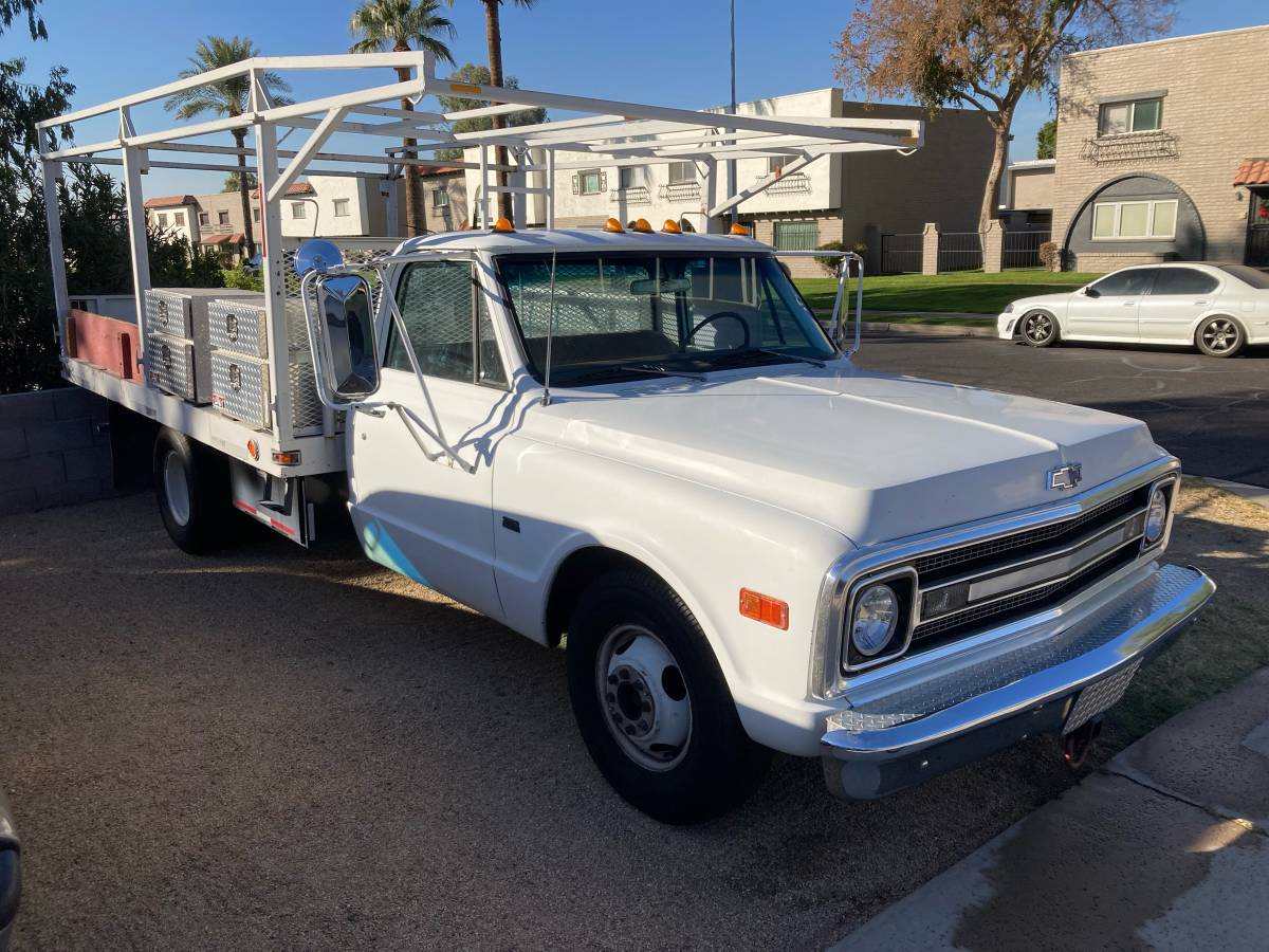 Chevrolet-C-30-1969-white-14-12