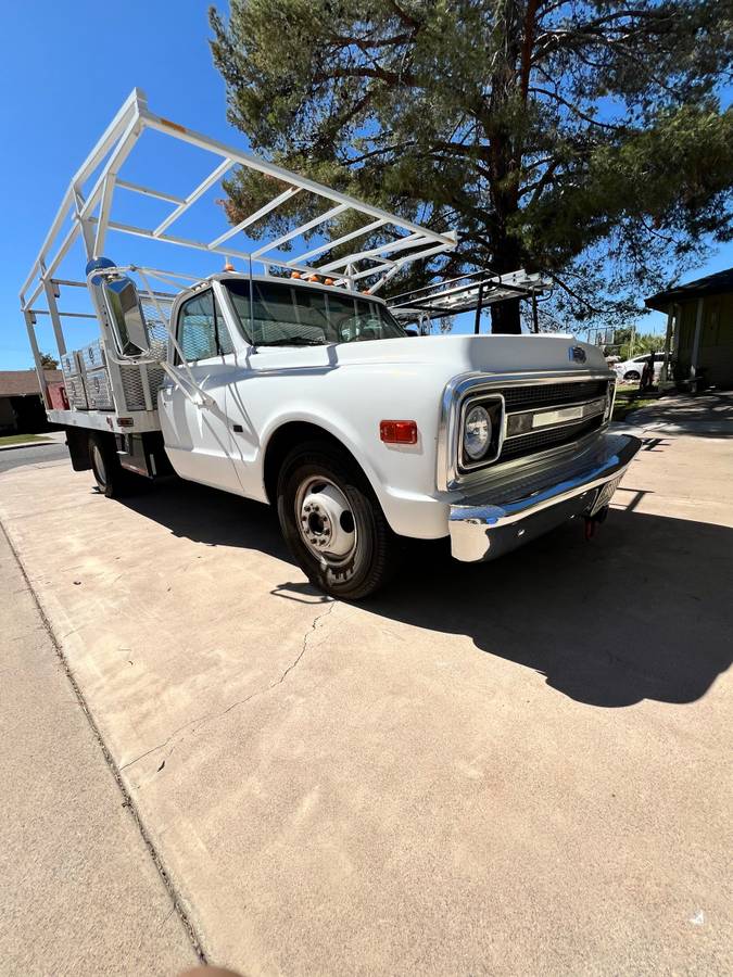 Chevrolet-C-30-1969-white-14-13