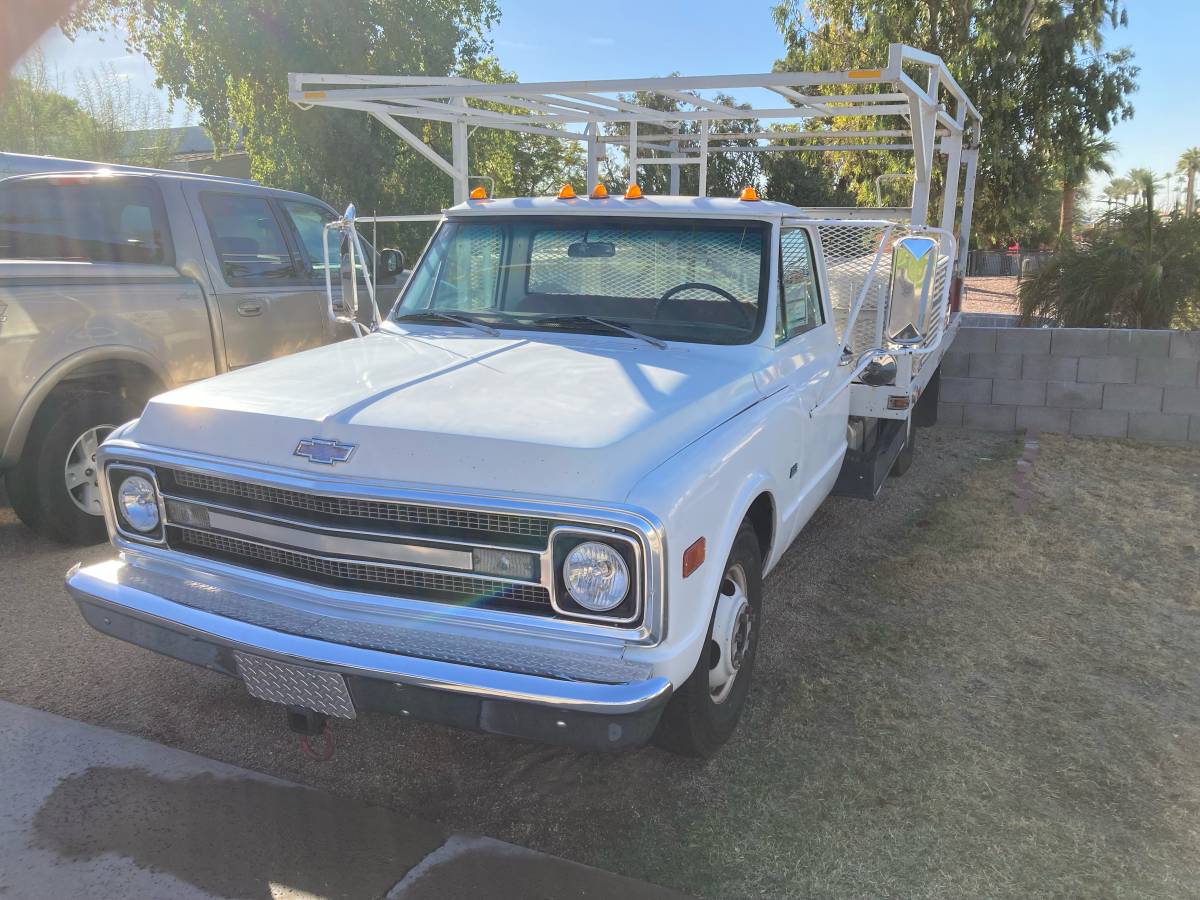 Chevrolet-C-30-1969-white-14-14