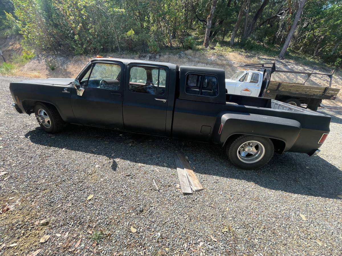 Chevrolet-C-30-dually-diesel-1979-black-236573