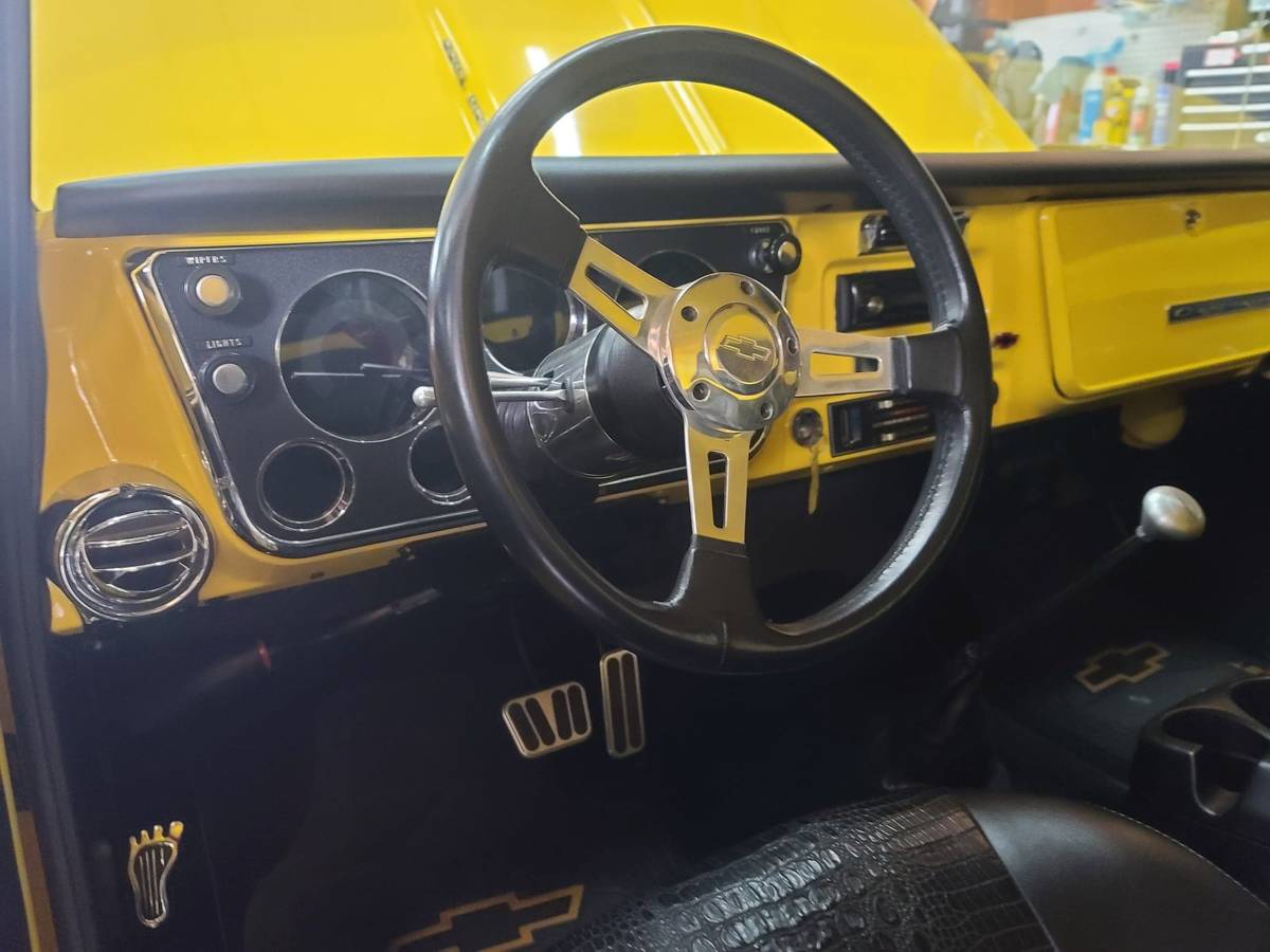 Chevrolet-C10-1967-yellow-161-11