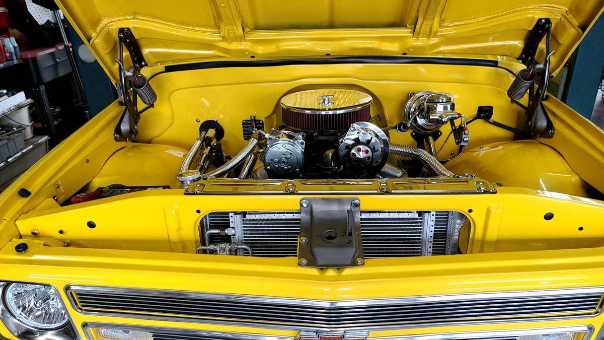 Chevrolet-C10-1967-yellow-161-16