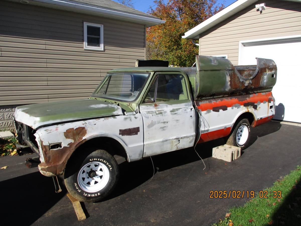 Chevrolet-C10-1970-green-96560-3