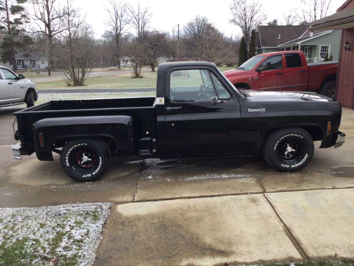 Chevrolet-C10-1973-black-168036-2