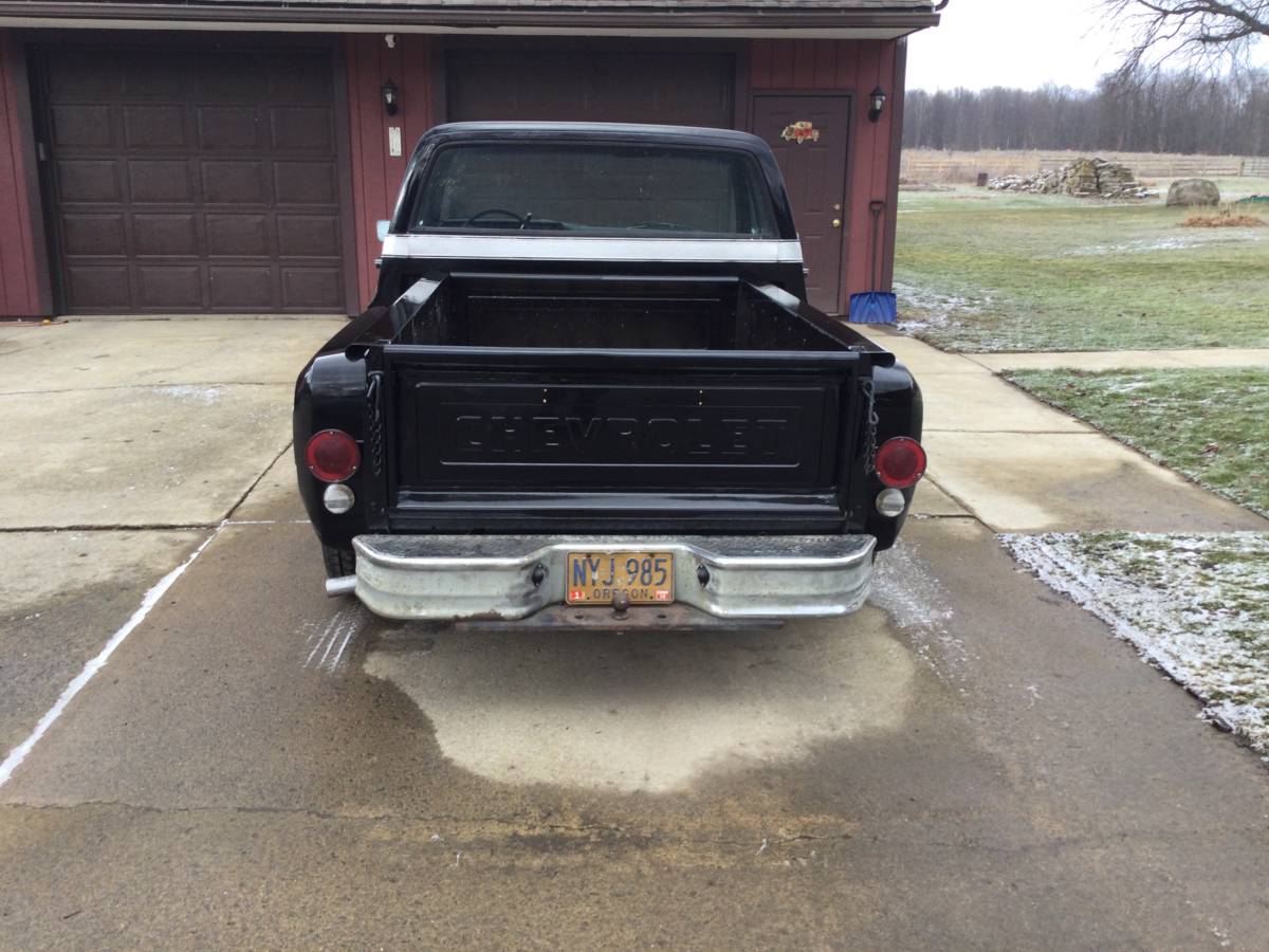 Chevrolet-C10-1973-black-168036-3