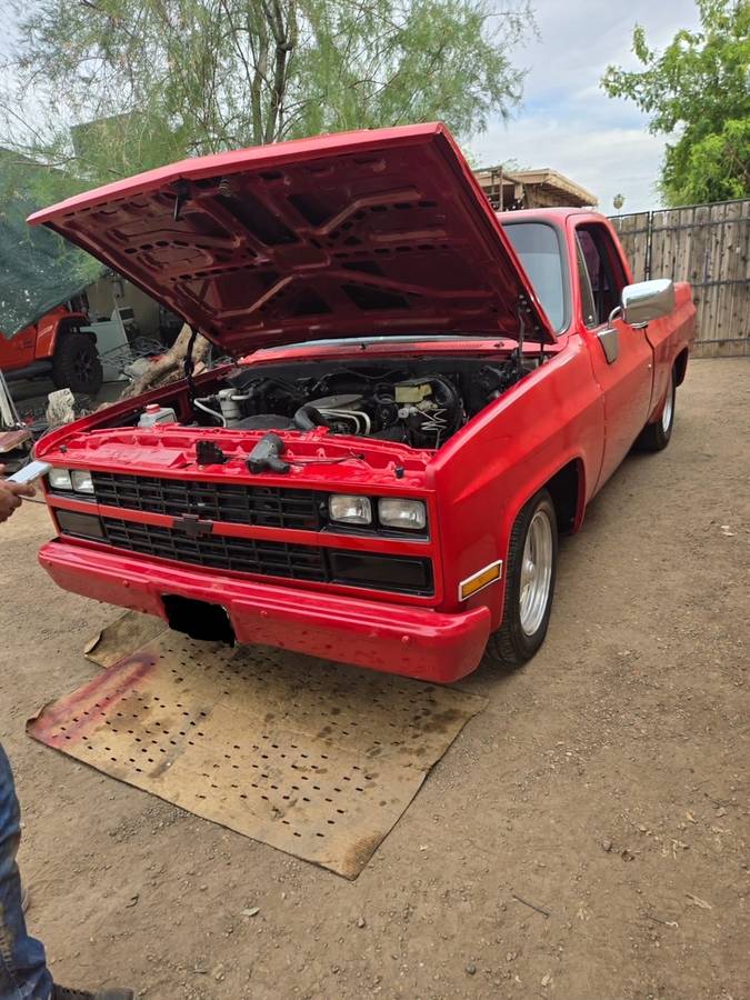 Chevrolet-C10-1985-red-52942-1