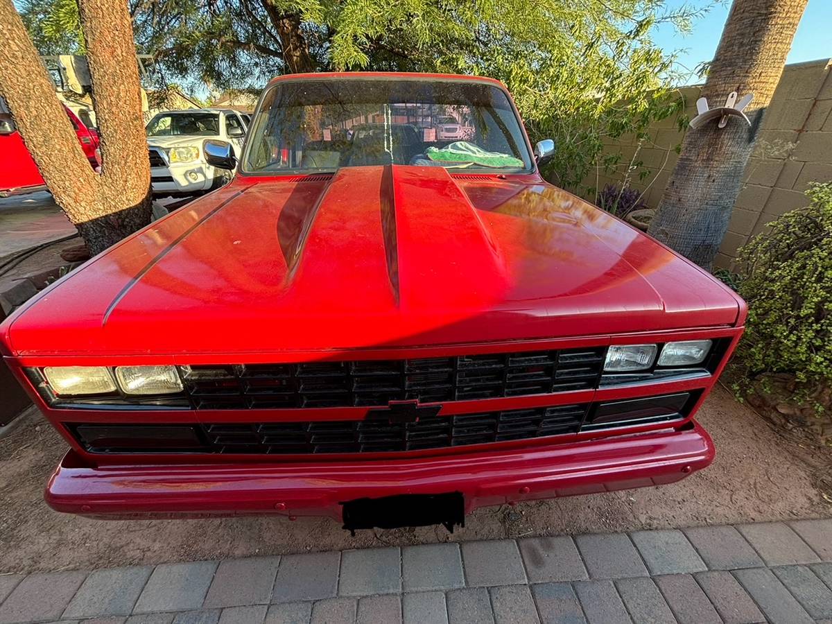 Chevrolet-C10-1985-red-52942-2