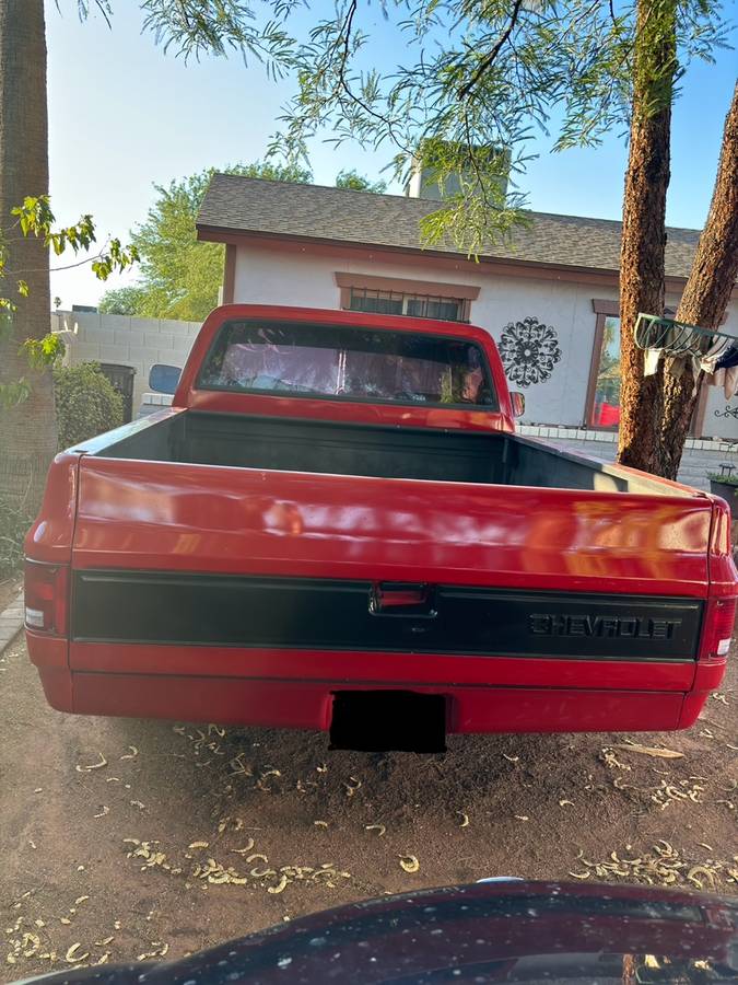 Chevrolet-C10-1985-red-52942-3