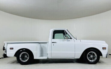 Chevrolet-C10-CUSTOM-1969-White-Other-Color-74921-2