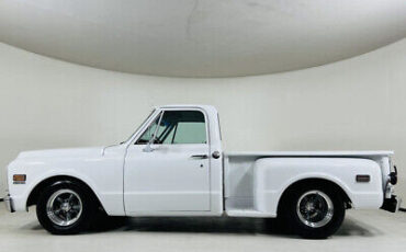 Chevrolet-C10-CUSTOM-1969-White-Other-Color-74921-7