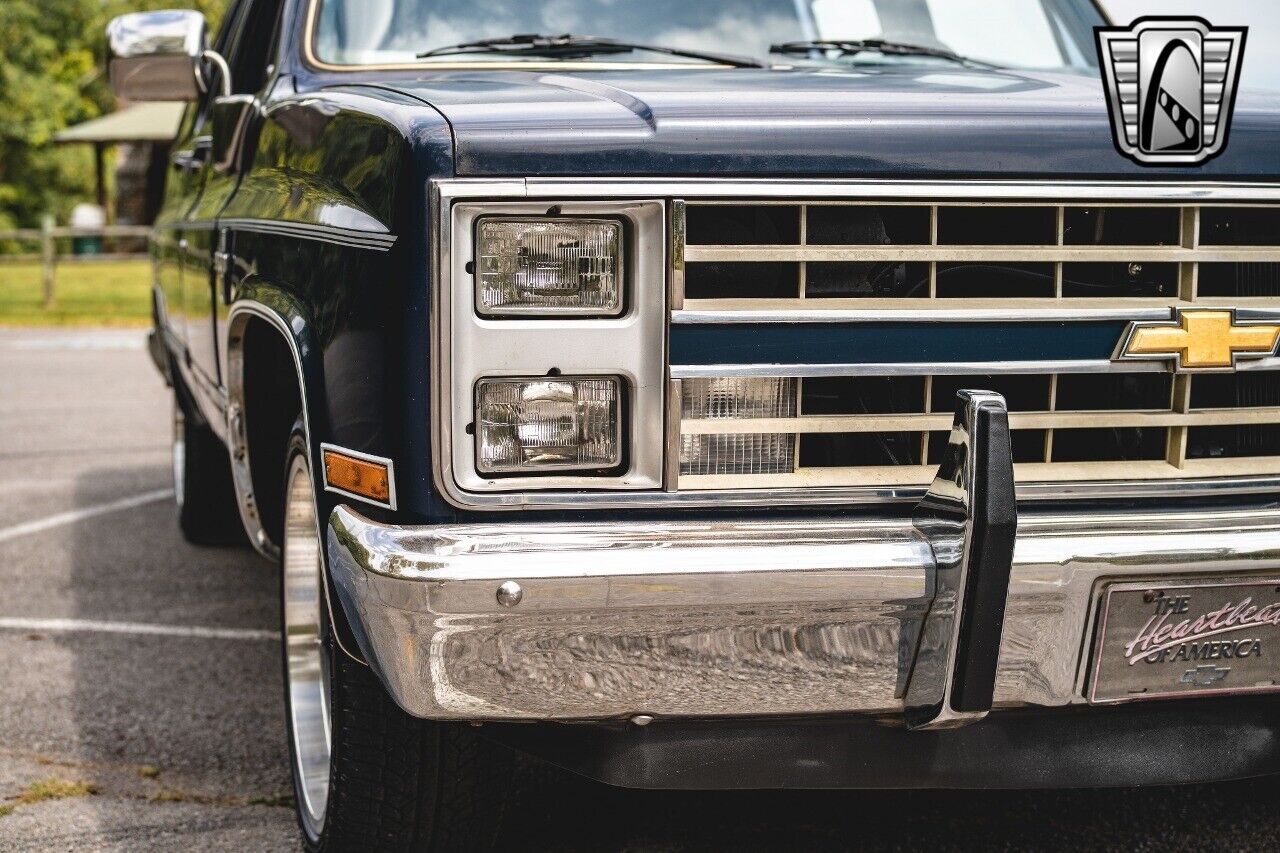 Chevrolet-C10-Suburban-Cabriolet-1985-Blue-Blue-23538-11