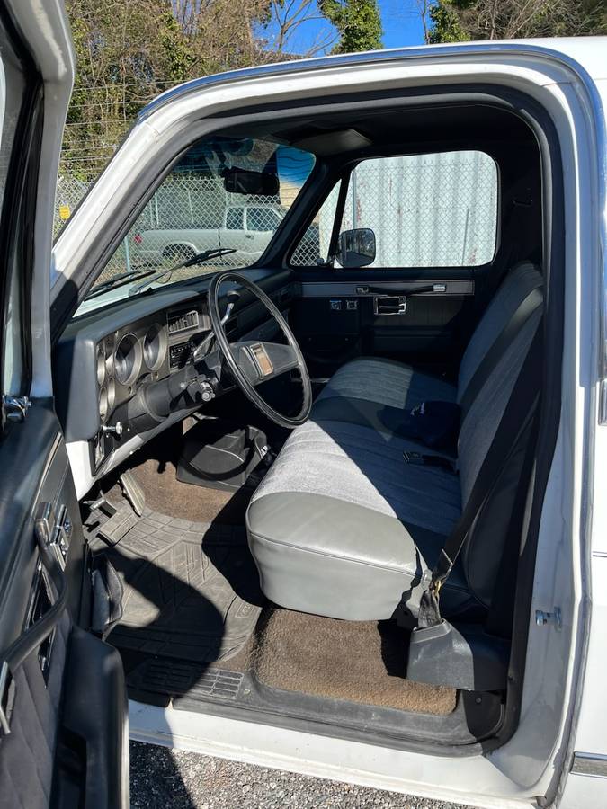 Chevrolet-C10-pickup-1987-white-43452-1