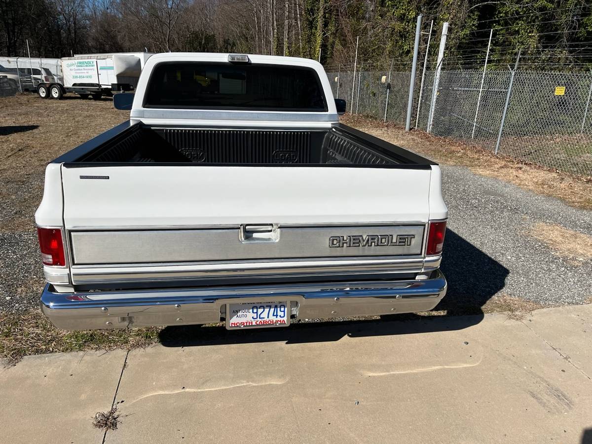 Chevrolet-C10-pickup-1987-white-43452-3